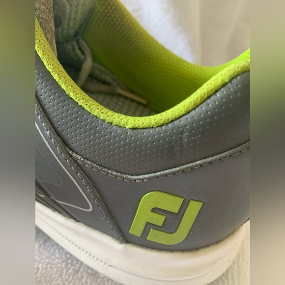 Foot Joy Fury Men’s Golf Shoes Size 9.5 M Gray Green Spikes 51102
Pre Owned - Picture 11 of 13